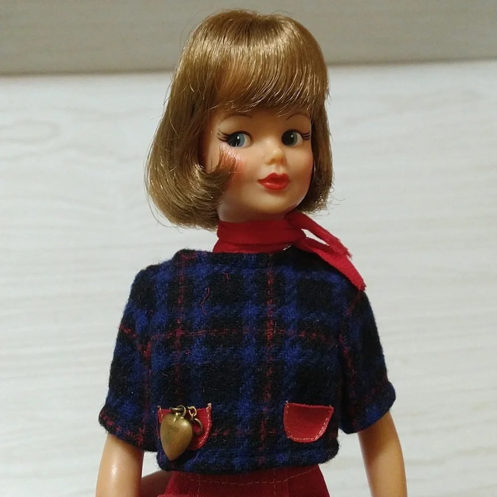 Vintage 1965 Ideal Tammy Walking Her Pet Plaid Top With Charm & Red Pak Skirt - Picture 4 of 10